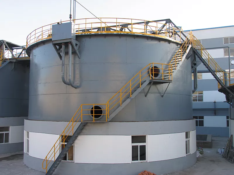 Quali sono i vantaggi di un addensatore con azionamento centrale a sollevamento automatico