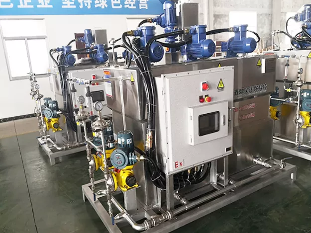 In che modo una dosatrice automatica CNC regolabile in tempo reale può migliorare la produzione industriale dinamica